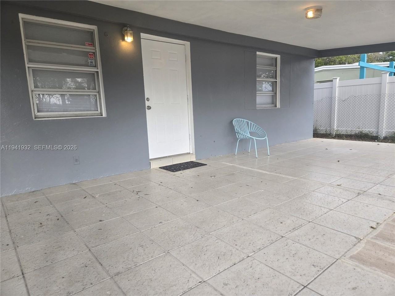 1645 Lauderdale Manor Dr #1645 - Photo 5 of 16