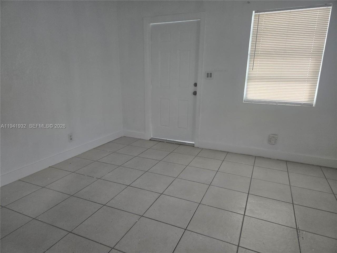 1645 Lauderdale Manor Dr #1645 - Photo 6 of 16