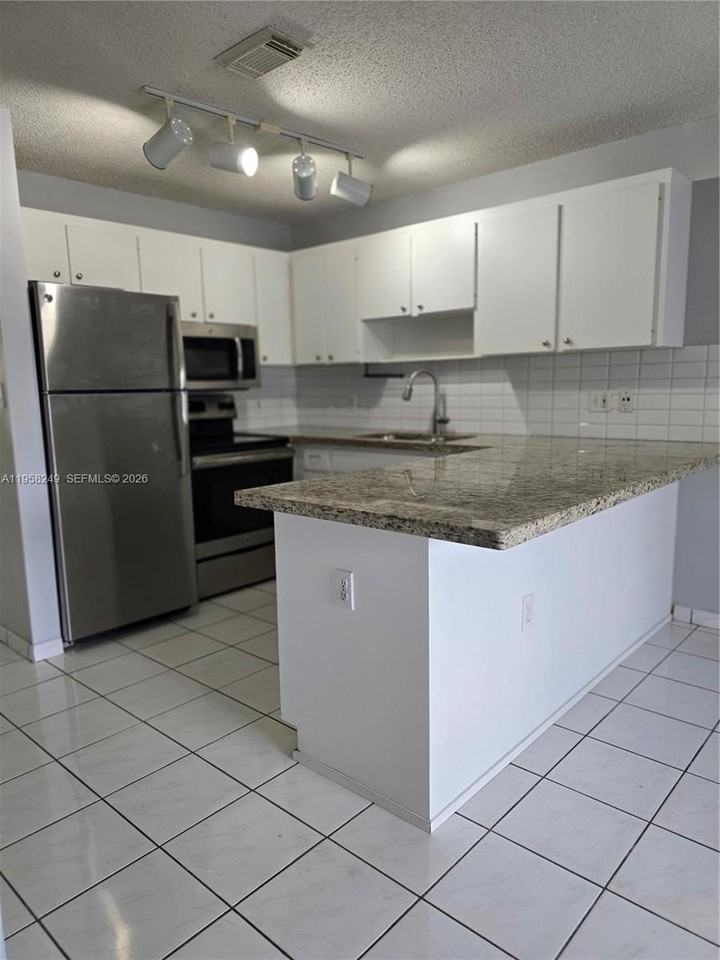 13889 Sw 64th St - Photo 7 of 14