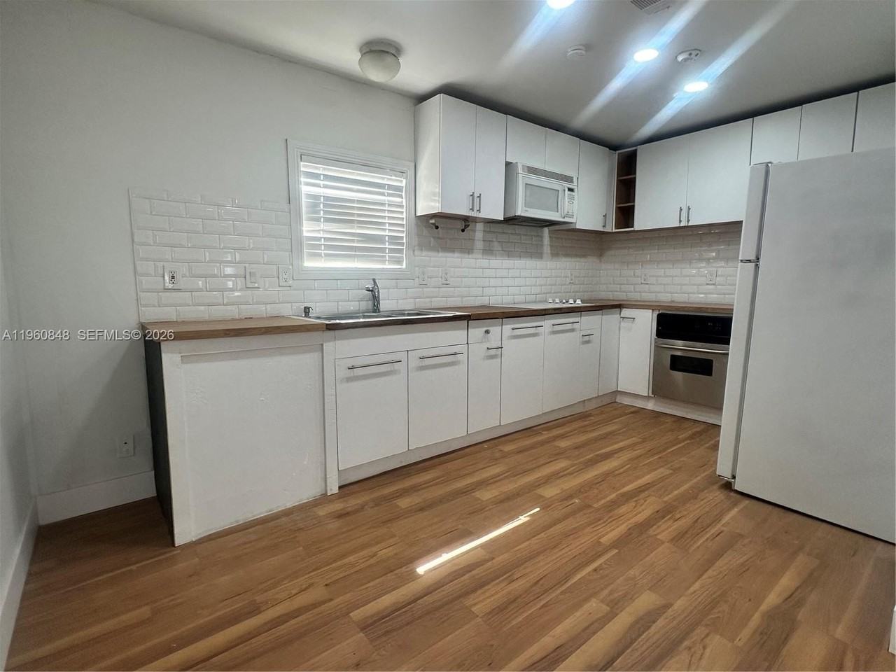 22966 Seaspray Pl #H - Photo 2 of 34