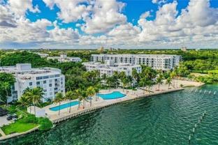 723 Ne 62nd St #TH1 - Photo 1 of 1