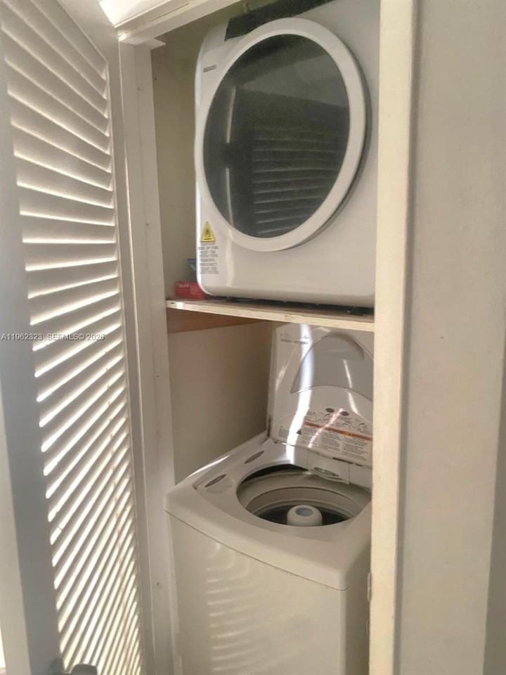 7340 Sw 82nd St #C203 - Photo 5 of 6