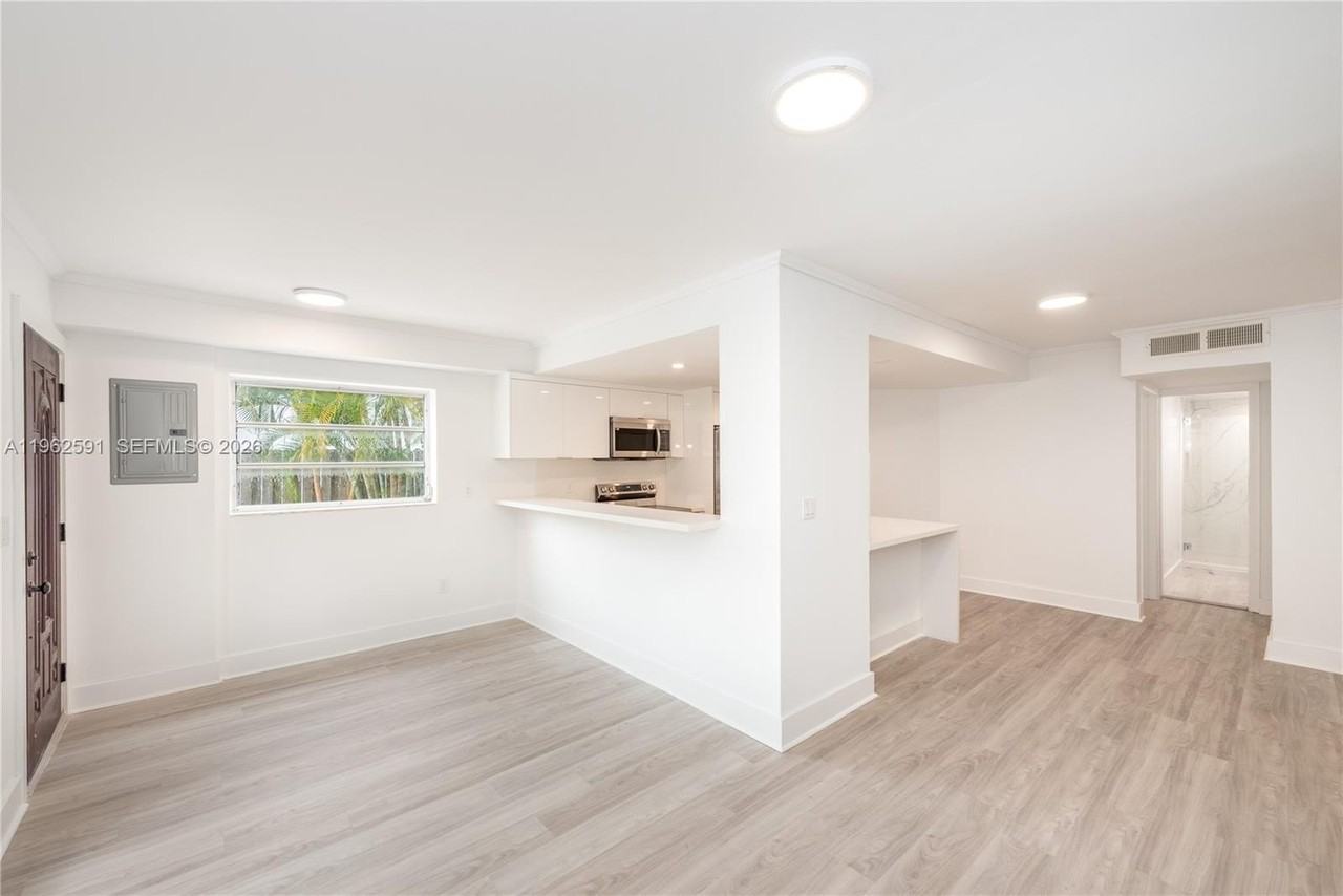 230 Sunrise Dr #1 - Photo 2 of 18