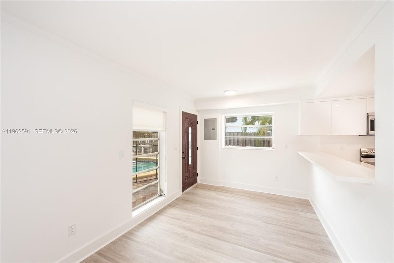 230 Sunrise Dr #1 - Photo 3 of 18