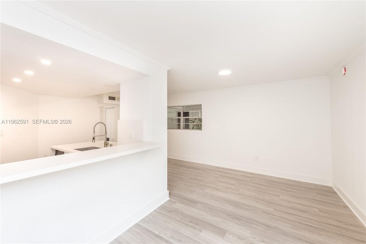 230 Sunrise Dr #1 - Photo 4 of 18