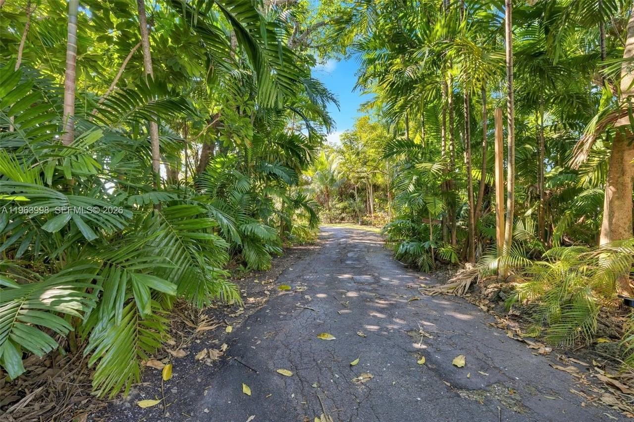 10110 Sw 66th St - Photo 4 of 42