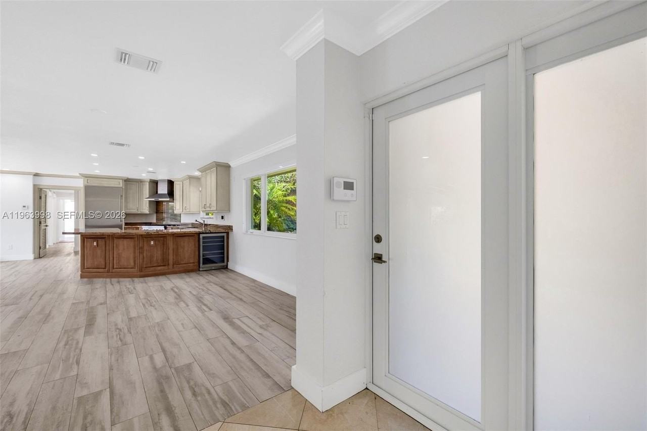 10110 Sw 66th St - Photo 6 of 42