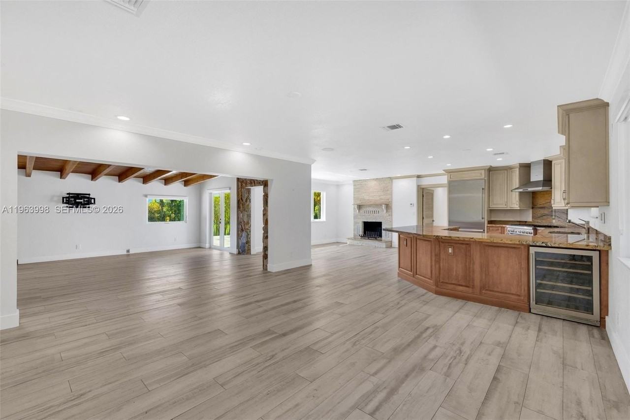 10110 Sw 66th St - Photo 7 of 42