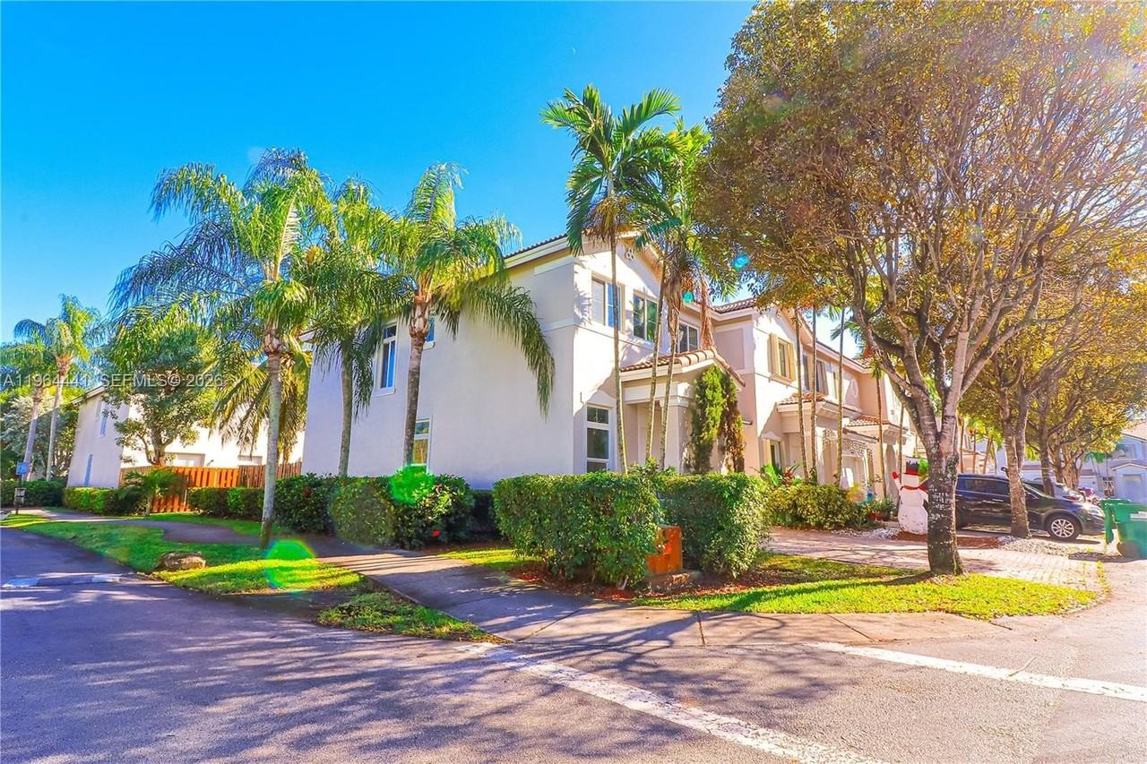 5663 Nw 112th Pl #5663 - Photo 2 of 36