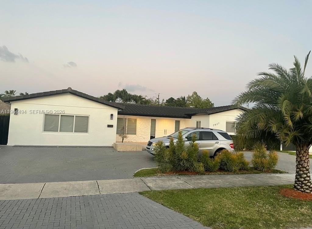 2837 Sw 126th Ave - Photo 2 of 16