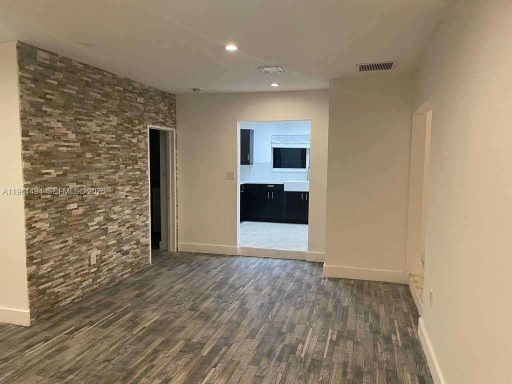 2837 Sw 126th Ave - Photo 7 of 16