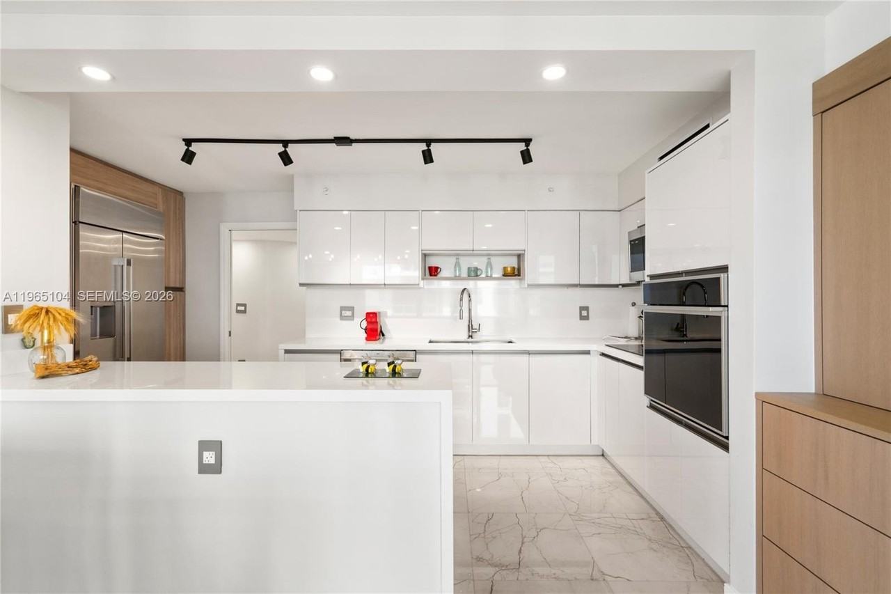 5757 Collins Ave #1006 - Photo 5 of 50