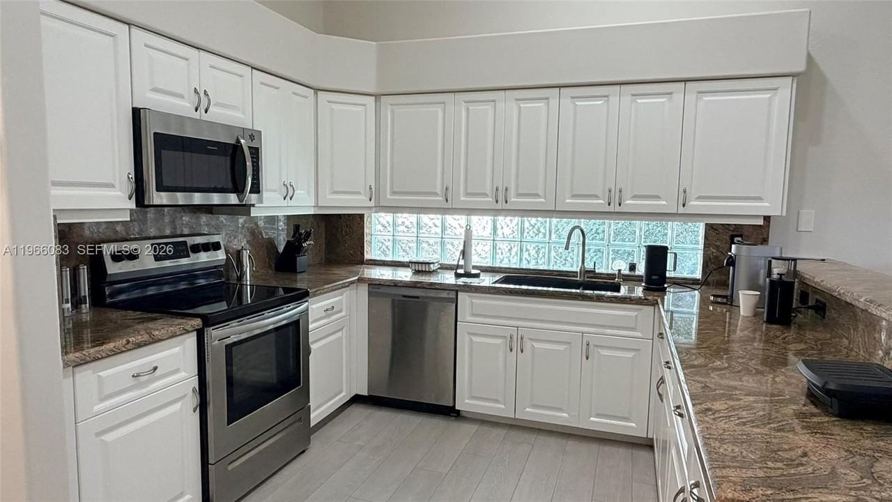 582 Spinnaker - Photo 2 of 20