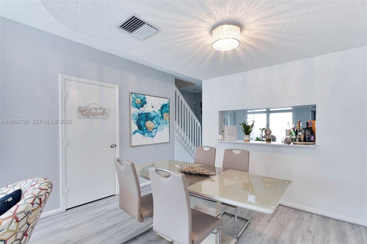 9925 Nw 57th Mnr #0 - Photo 6 of 17