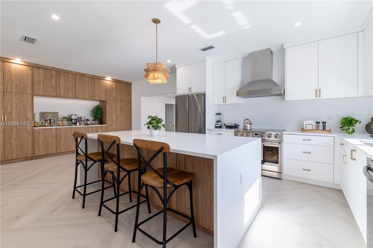 1420 Sw 17th St #0 - Photo 5 of 49