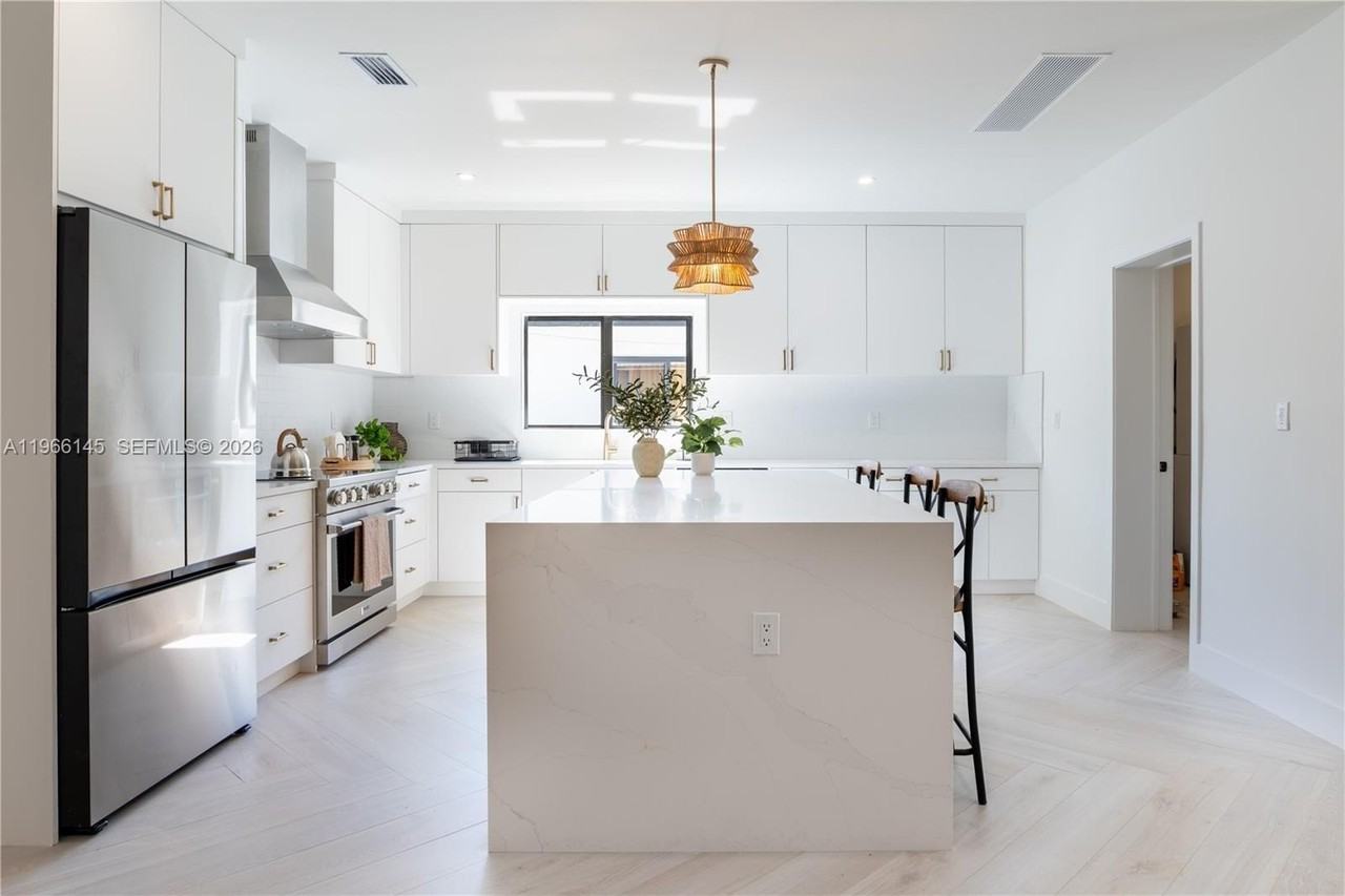 1420 Sw 17th St #0 - Photo 6 of 49