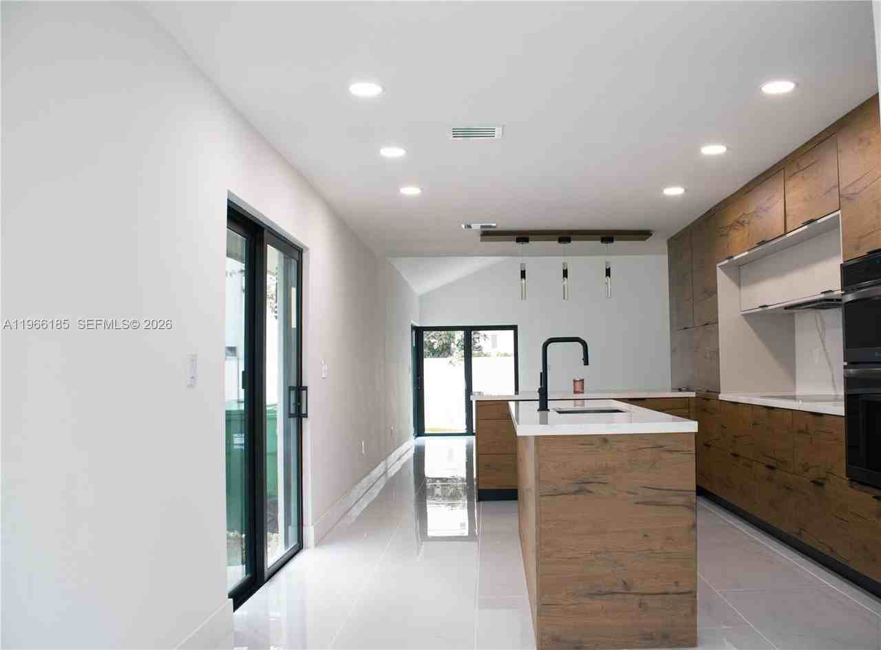 10433 Sw 118th Ct #0 - Photo 5 of 32