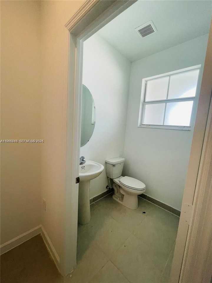 1695 Se 27th Rd #1695 - Photo 6 of 12
