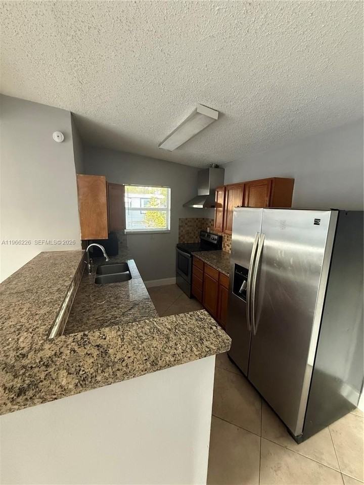 4120 Ne 12th Ter #NA - Photo 7 of 14