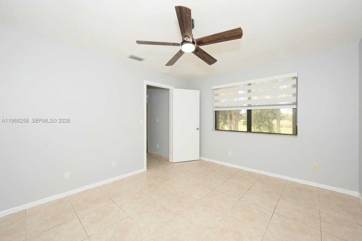 10537 Nw 11th St #202 - Photo 5 of 22