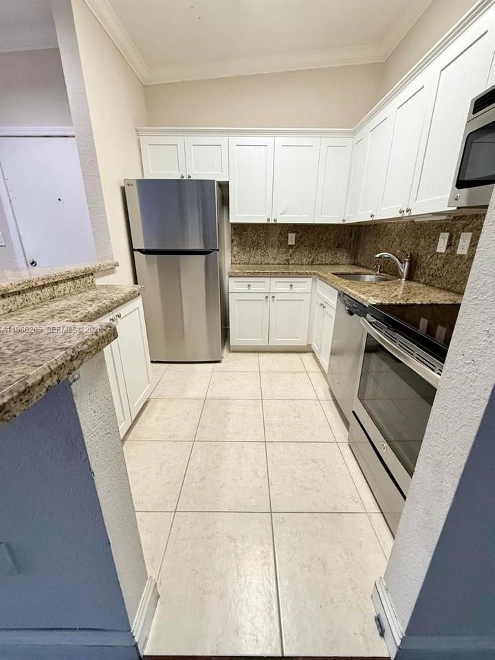 801 Ne 199th St #204-10 - Photo 3 of 15