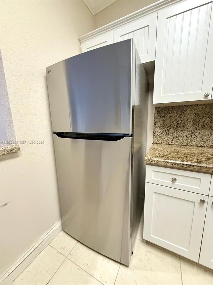 801 Ne 199th St #204-10 - Photo 4 of 15