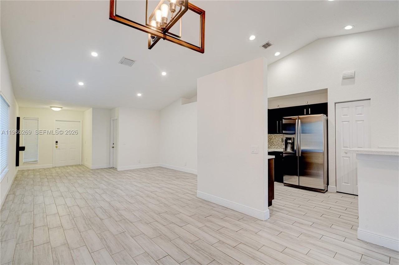 1121 Golden Cane Dr - Photo 7 of 34