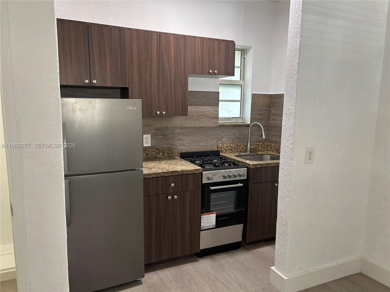 1007 Pennsylvania Ave #14 - Photo 3 of 12