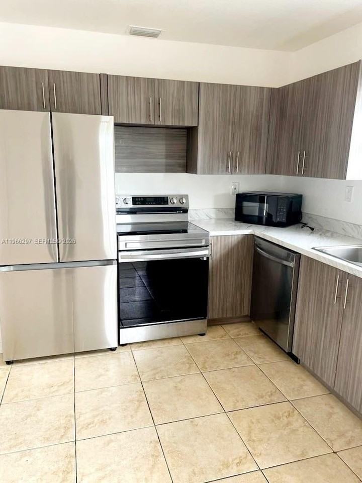 3252 Nw 94th St #0 - Photo 4 of 16