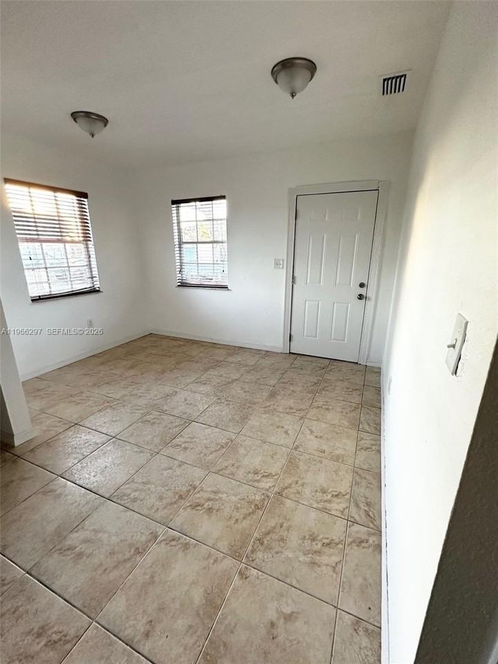 3252 Nw 94th St #0 - Photo 5 of 16