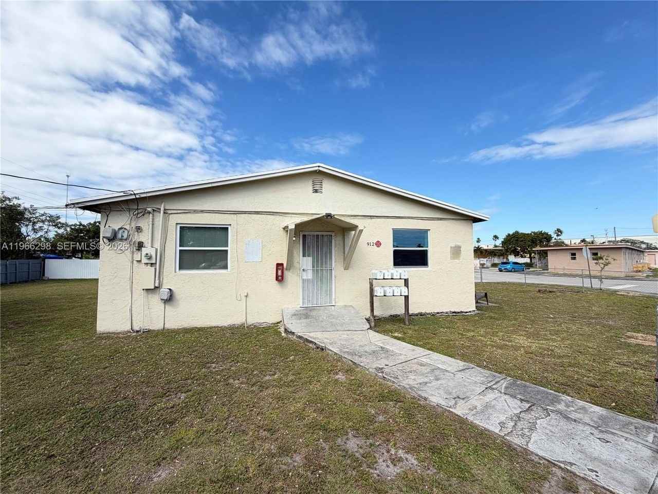 912 Nw 9th Ave #9 - Photo 2 of 12