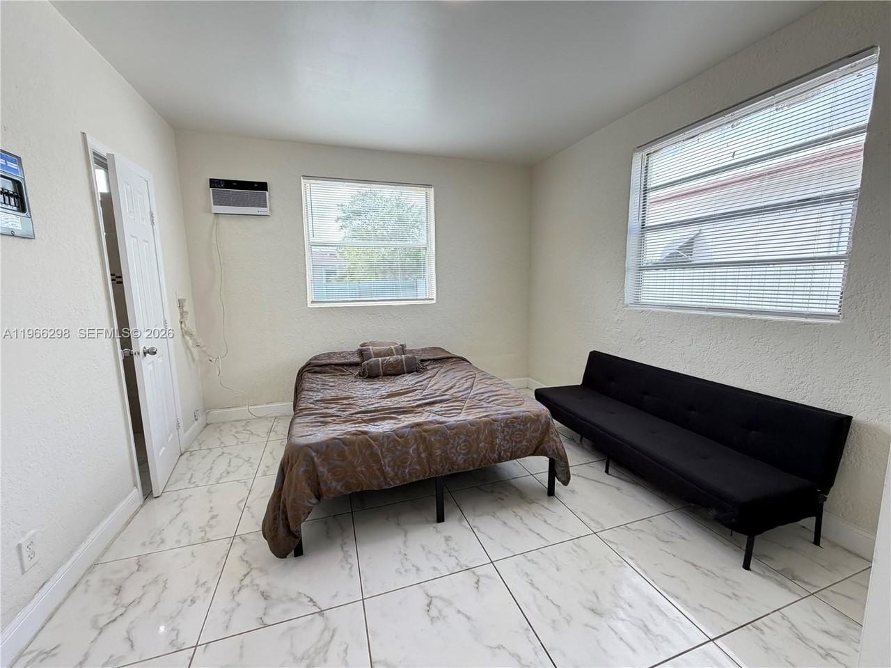 912 Nw 9th Ave #9 - Photo 3 of 12