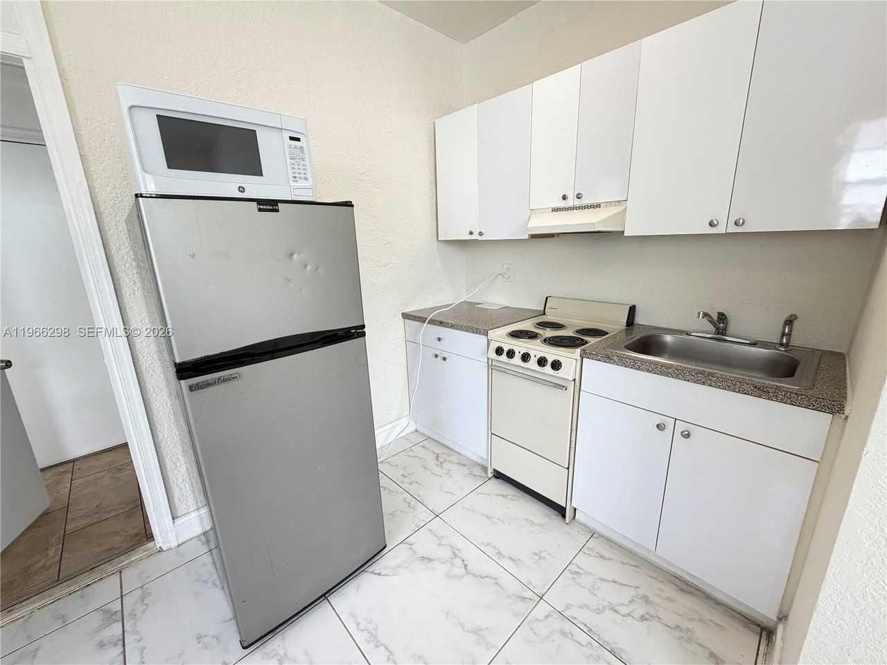 912 Nw 9th Ave #9 - Photo 7 of 12