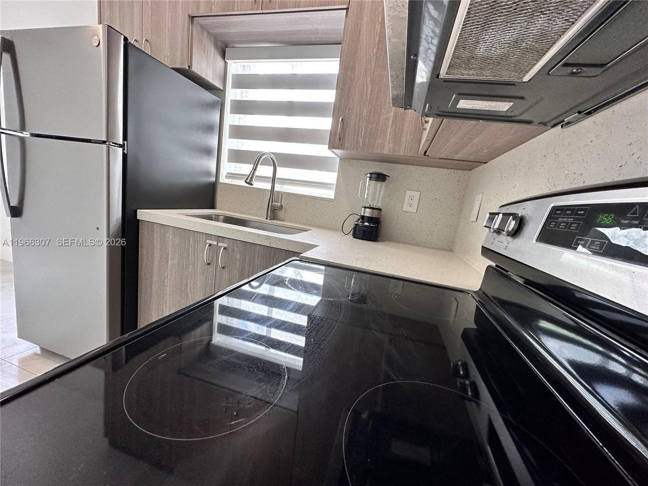 842 Sw 14th Ave #2 - Photo 4 of 7