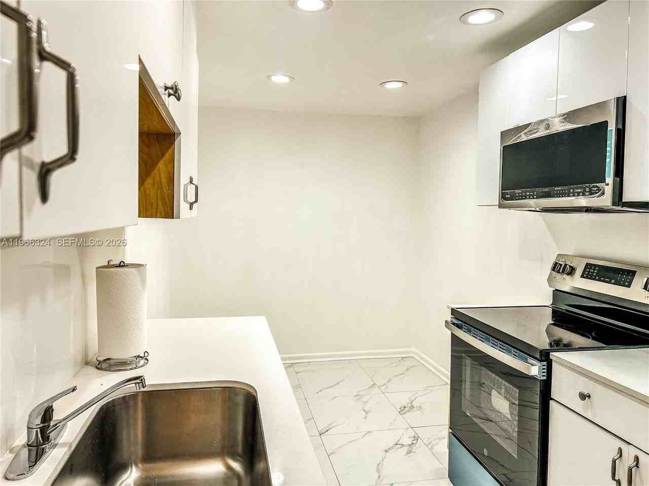 3860 Ne 170th St #311 - Photo 4 of 15
