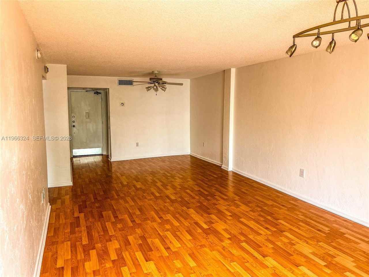 3860 Ne 170th St #311 - Photo 6 of 15