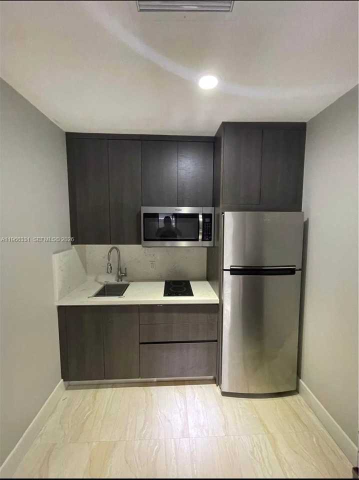 344 Nw 136th Pl #B - Photo 3 of 8