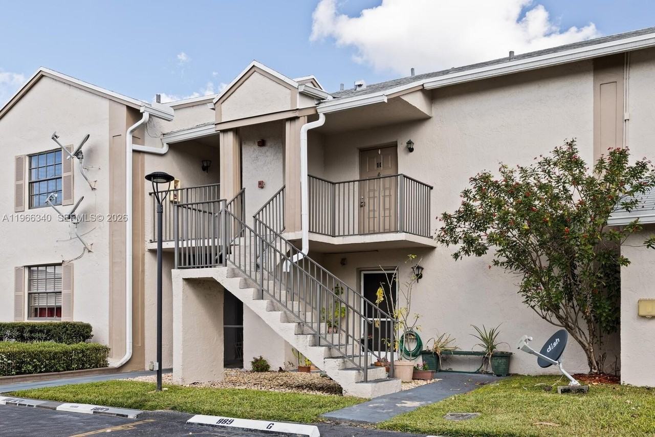 889 Hamilton Dr #889H - Photo 2 of 14