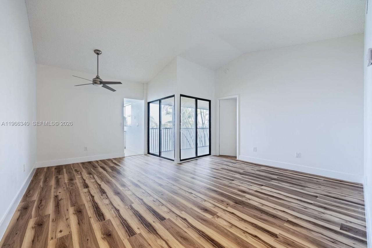 889 Hamilton Dr #889H - Photo 4 of 14