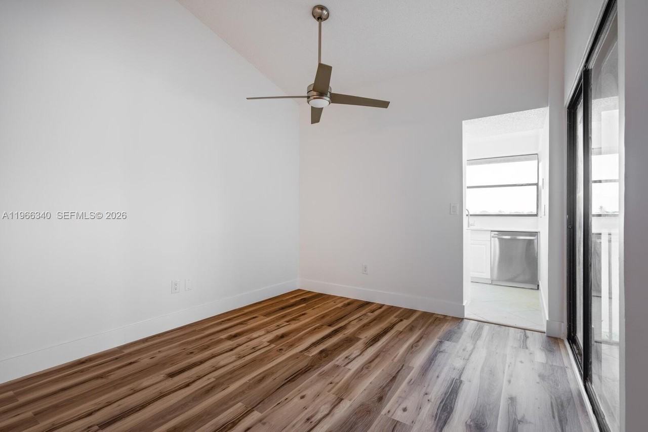 889 Hamilton Dr #889H - Photo 6 of 14