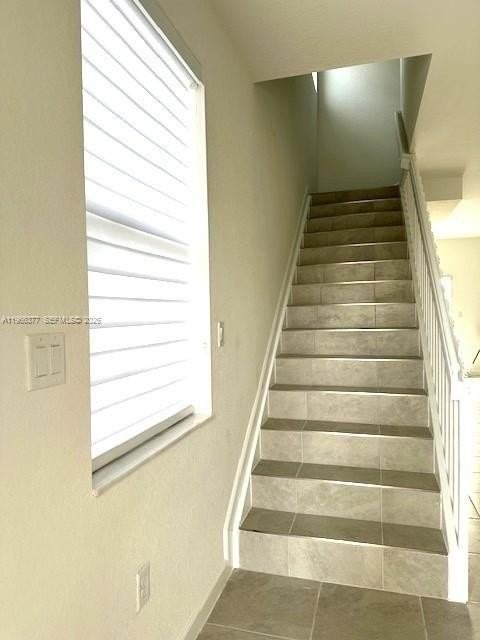 2582 Se 29th St - Photo 3 of 28