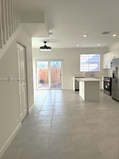 2582 Se 29th St - Photo 4 of 28