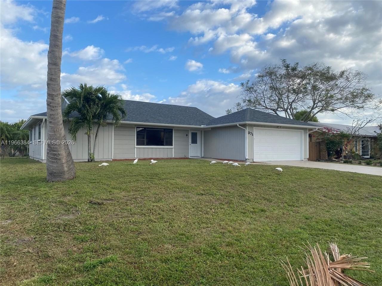 371 Se Fairchild Ave #0 - Photo 4 of 29