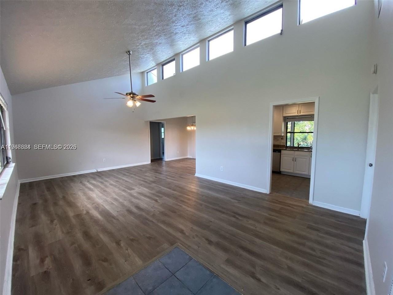 371 Se Fairchild Ave #0 - Photo 7 of 29