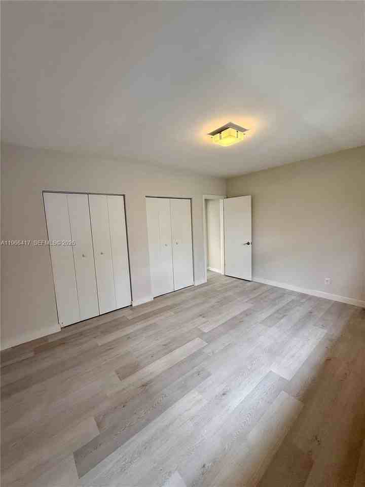 1535 Michigan Ave #5 - Photo 7 of 12