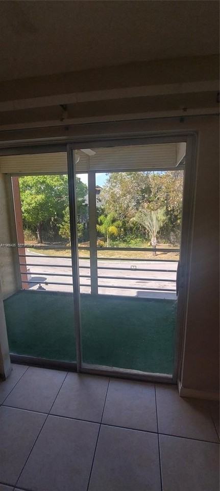 4334 Nw 9th Ave #9-2G - Photo 7 of 37