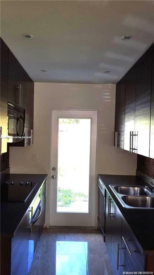 2443 Coolidge St - Photo 6 of 7