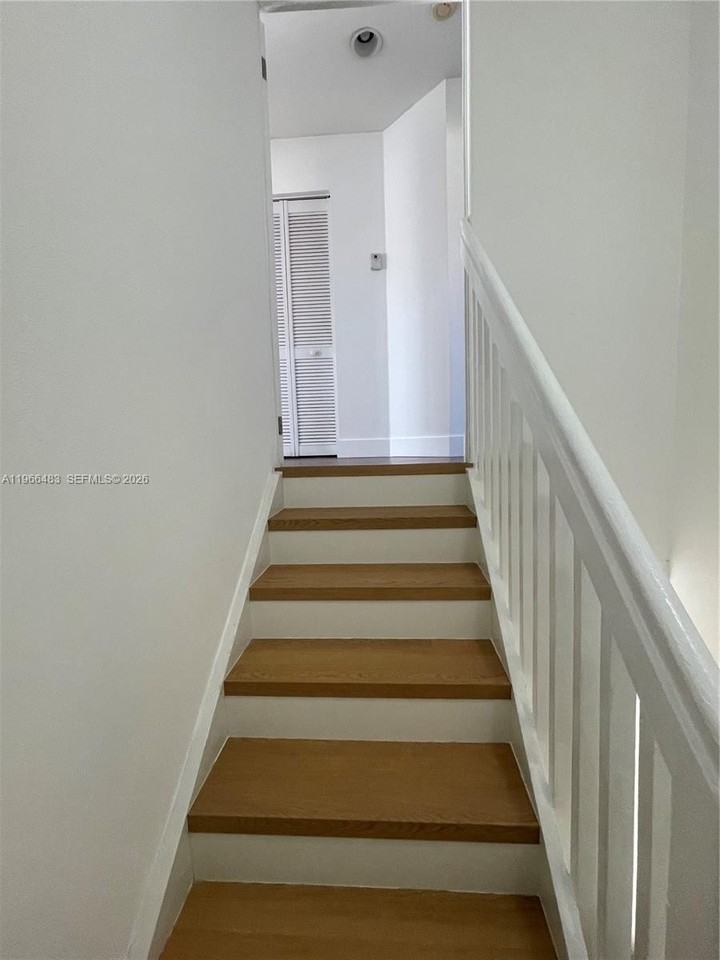 703 Ne 195th St #703 - Photo 6 of 27