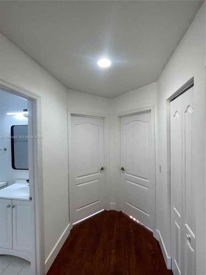 703 Ne 195th St #703 - Photo 7 of 27