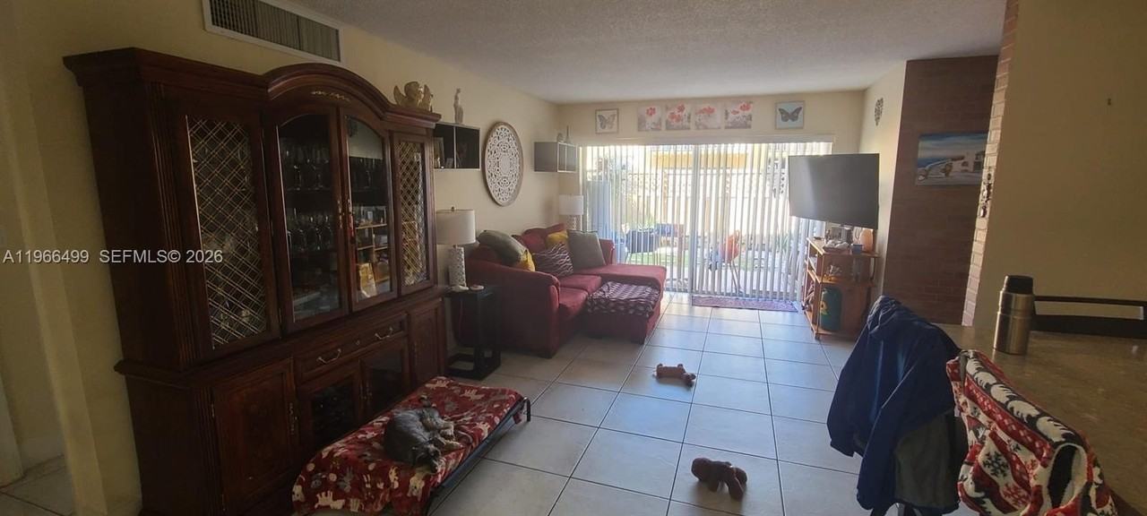 4620 Nw 79th Ave #1A - Photo 4 of 10